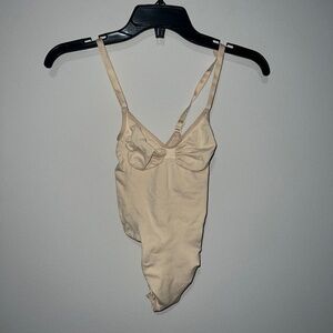 SKIMS SEAMLESS SCULPT THONG BODYSUIT SAND XS NEW